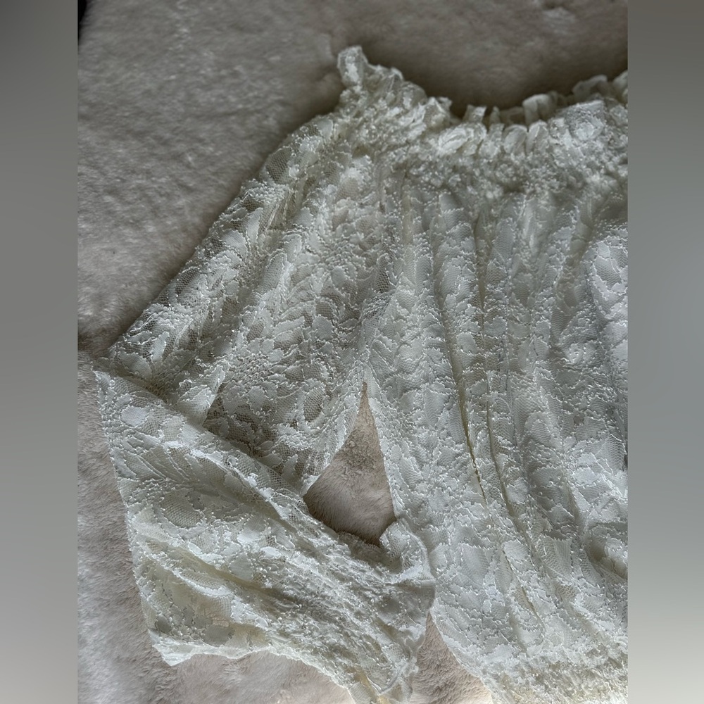 VENUS Elegant cream/white Lace long sleeved blouse size L